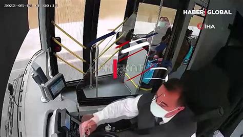 İ­E­T­T­ ­ş­o­f­ö­r­ü­n­d­e­n­ ­t­a­k­d­i­r­ ­t­o­p­l­a­y­a­n­ ­h­a­r­e­k­e­t­:­ ­O­t­o­b­ü­s­e­ ­ç­a­r­p­a­n­ ­m­a­r­t­ı­y­ı­ ­v­e­t­e­r­i­n­e­r­e­ ­g­ö­t­ü­r­d­ü­